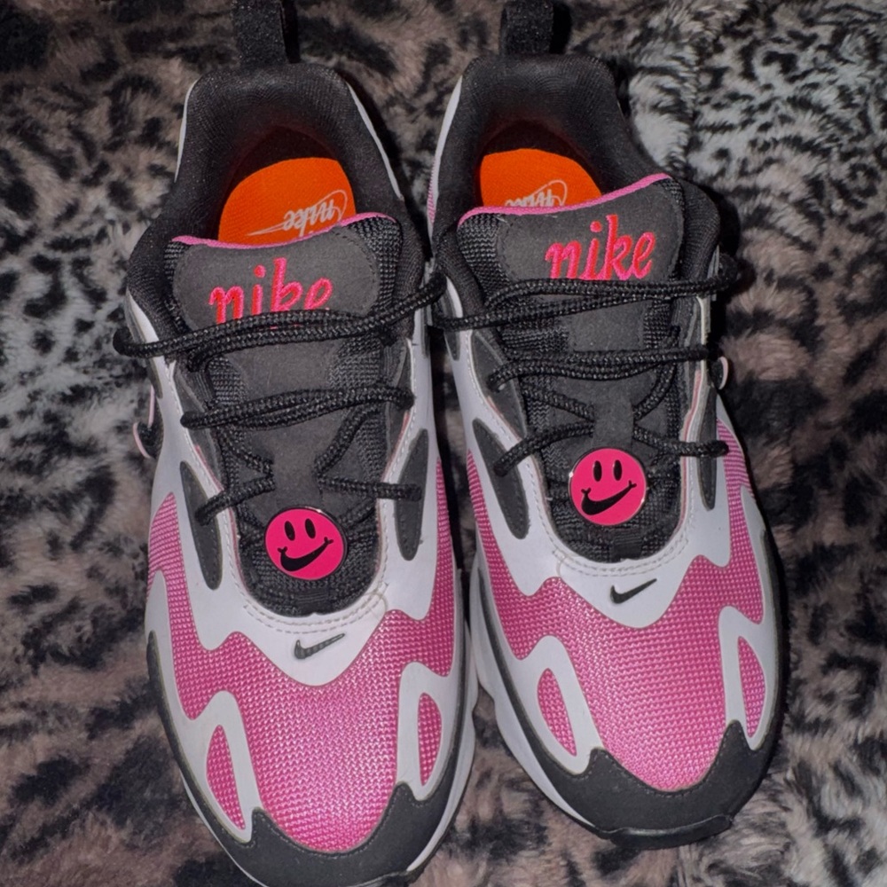 Nike air max 200 pink and black womens
